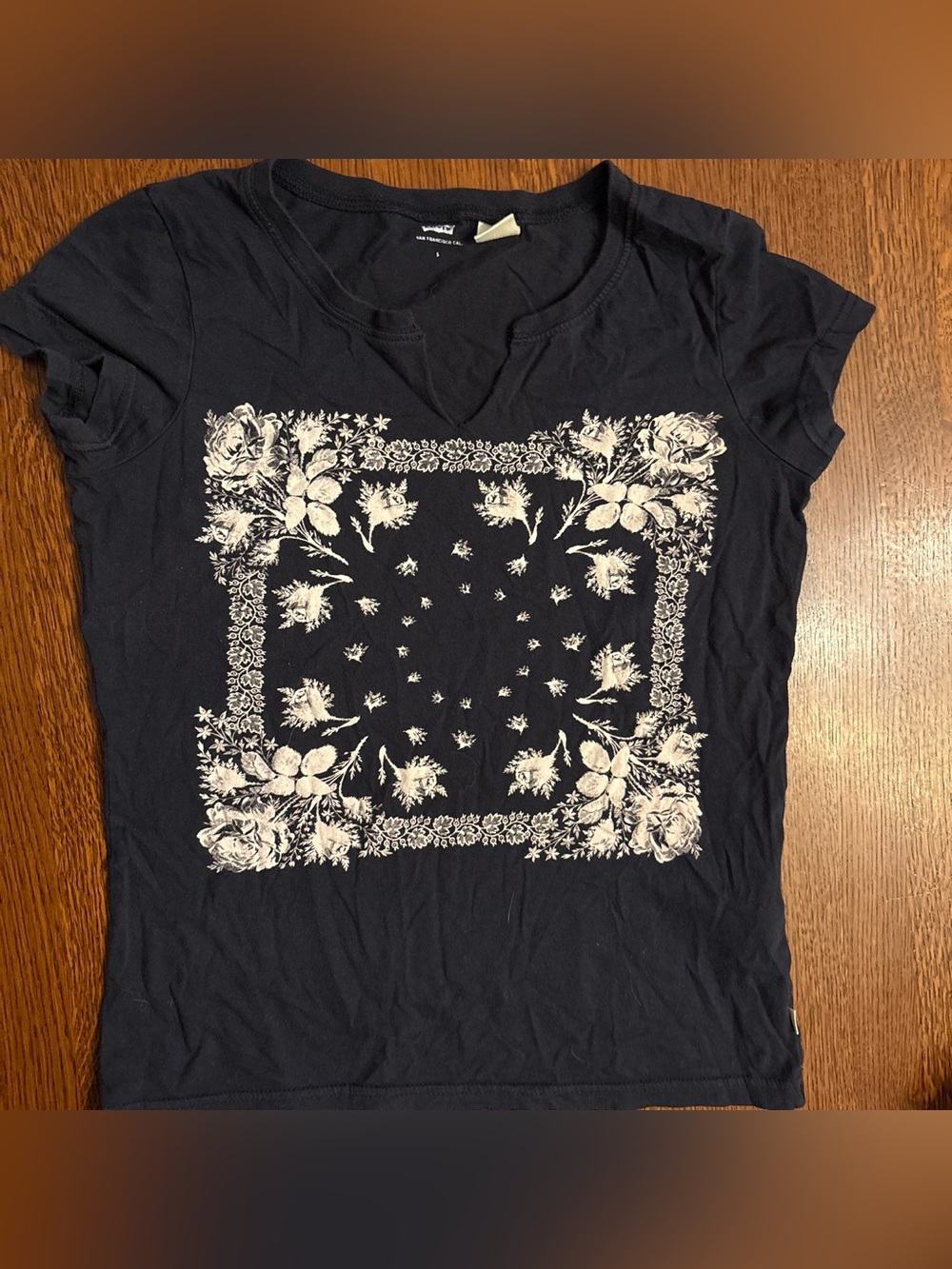 Levi's Navy Tee with Cream/White Floral Bandana Print
